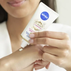 NIVEA Luminous Anti-Pigmentflecken Hochwirksame Hand Creme LSF15 -Berühmt Kosmetikladen MAM 9306068 SHOP IMAGE 1.4